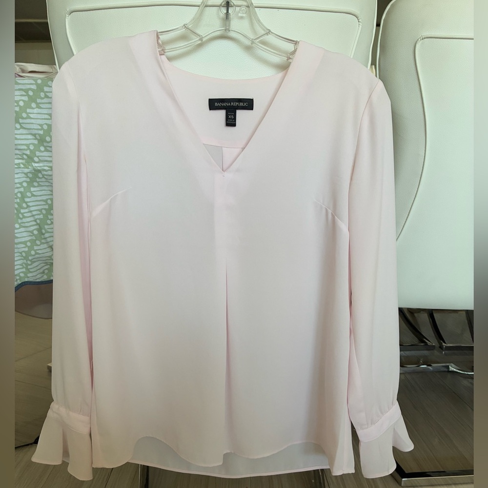 Banana Republic Soft Pink V-Neck Blouse, Size Petite XS - NWOT
